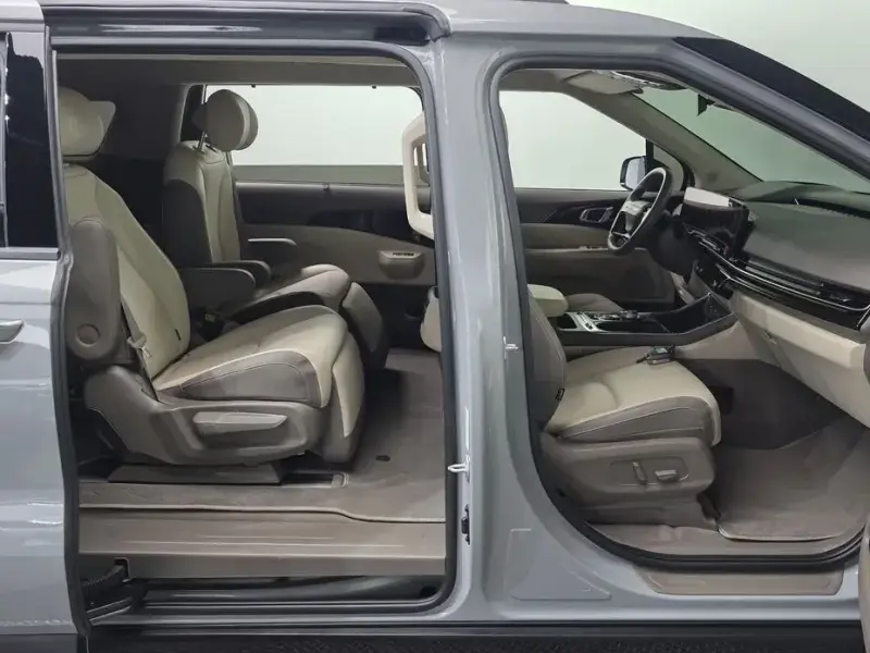 2025 Kia Carnival с пробегом 16 028 км