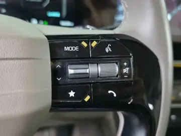 2025 Kia Carnival с пробегом 16 028 км