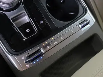 2025 Kia Carnival с пробегом 16 028 км