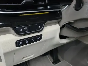 2025 Kia Carnival с пробегом 16 028 км