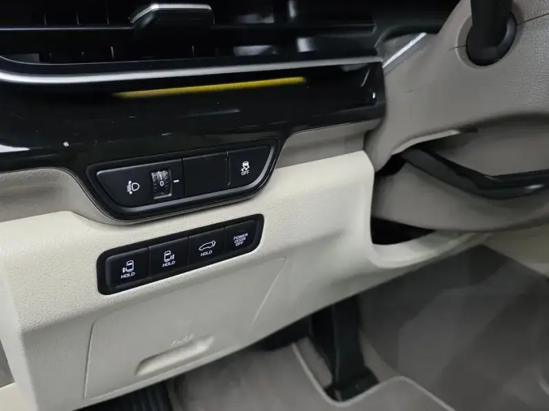2025 Kia Carnival с пробегом 16 028 км