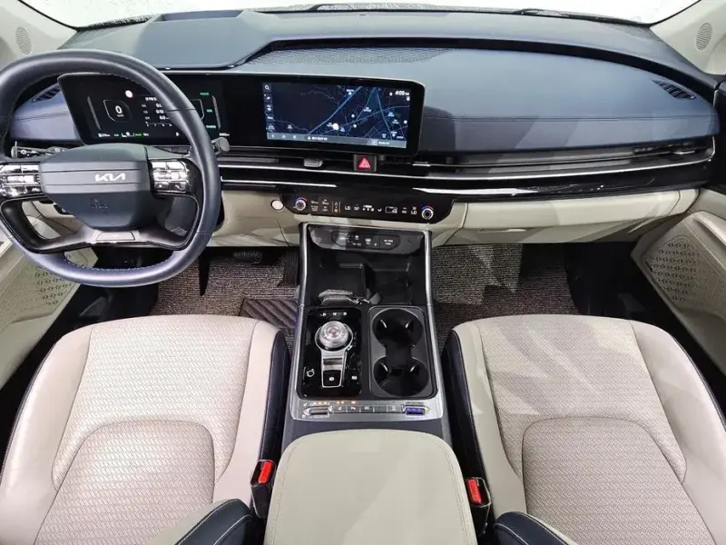 2025 Kia Carnival с пробегом 8 992 км
