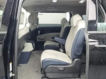 2025 Kia Carnival с пробегом 8 992 км