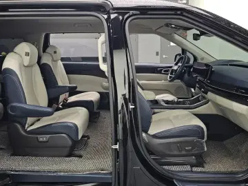 2025 Kia Carnival с пробегом 8 992 км