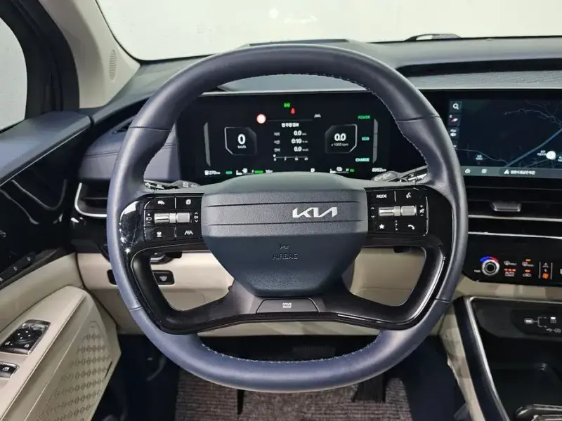 2025 Kia Carnival с пробегом 8 992 км