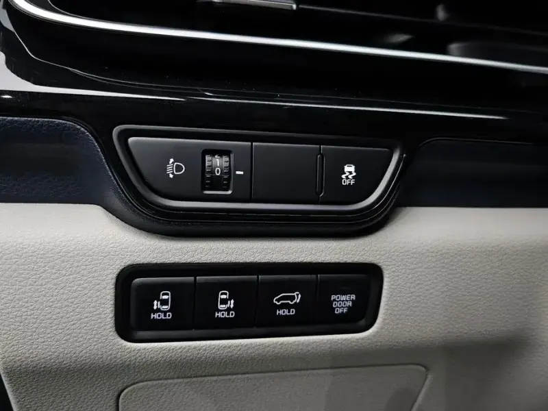 2025 Kia Carnival с пробегом 8 992 км