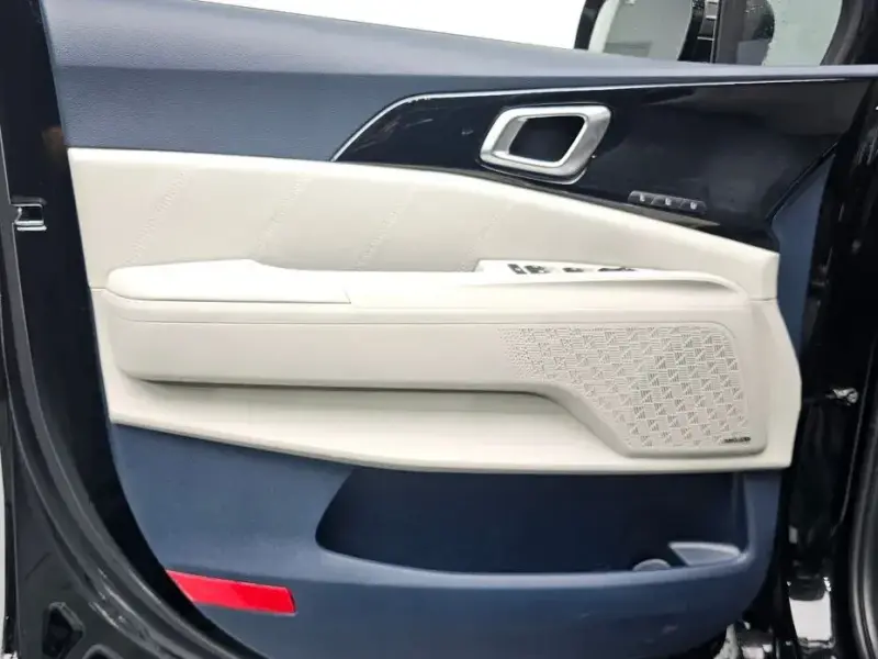 2025 Kia Carnival с пробегом 8 992 км