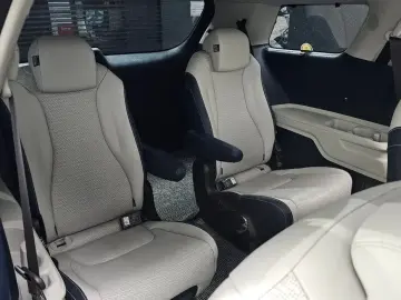 2025 Kia Carnival с пробегом 8 992 км