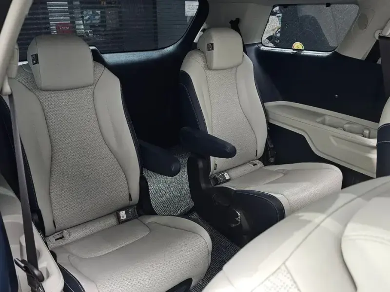 2025 Kia Carnival с пробегом 8 992 км
