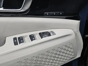 2025 Kia Carnival с пробегом 8 992 км