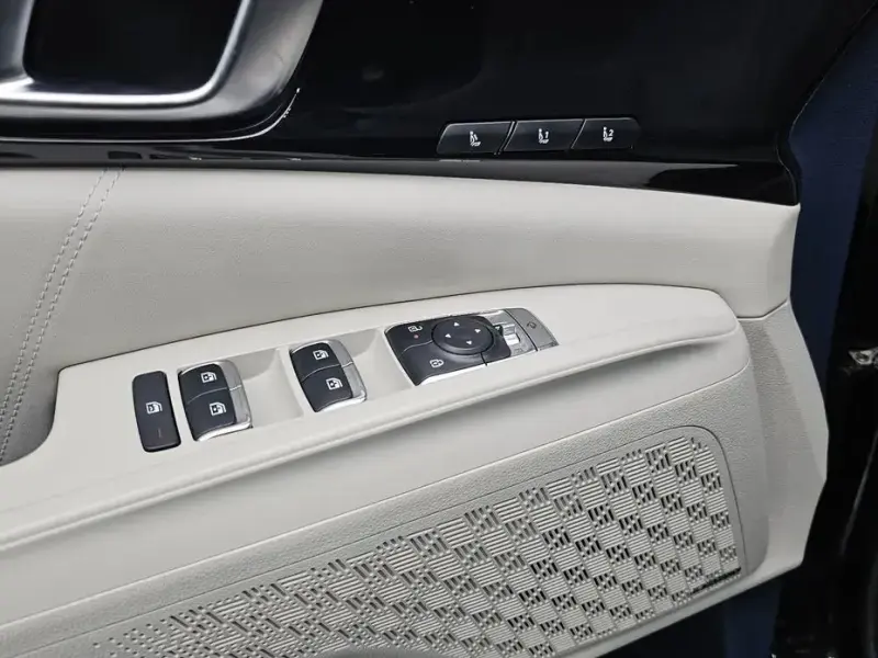 2025 Kia Carnival с пробегом 8 992 км
