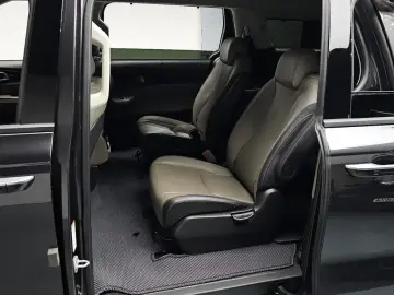 2024 Kia Carnival с пробегом 57 483 км