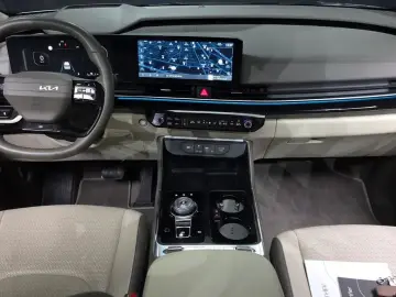 2025 Kia Carnival с пробегом 13 182 км