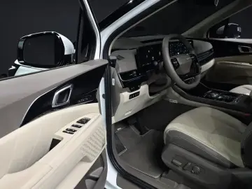 2025 Kia Carnival с пробегом 13 182 км