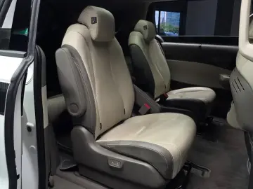 2025 Kia Carnival с пробегом 13 182 км