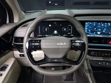 2025 Kia Carnival с пробегом 13 182 км