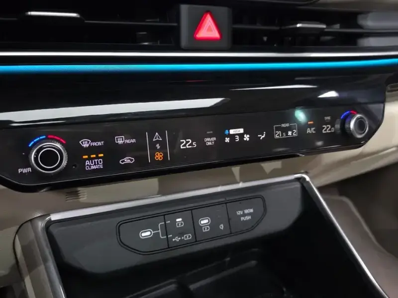 2025 Kia Carnival с пробегом 13 182 км