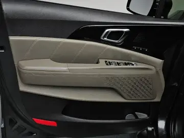 2024 Kia Carnival с пробегом 57 483 км