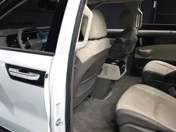 2025 Kia Carnival с пробегом 13 182 км