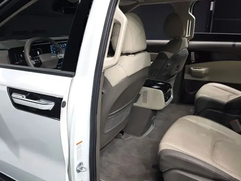 2025 Kia Carnival с пробегом 13 182 км