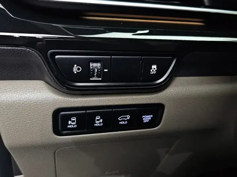 2024 Kia Carnival с пробегом 57 483 км