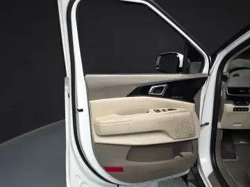 2025 Kia Carnival с пробегом 13 182 км