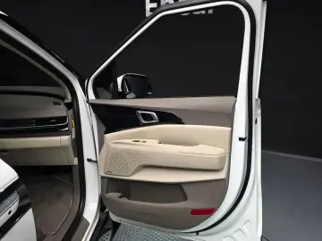 2025 Kia Carnival с пробегом 13 182 км