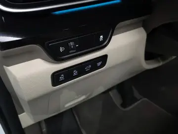 2025 Kia Carnival с пробегом 13 182 км