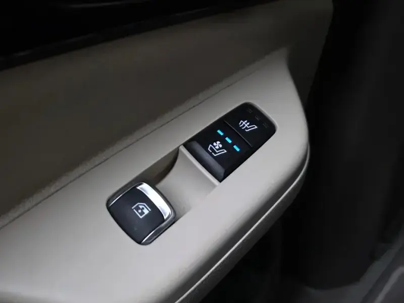 2025 Kia Carnival с пробегом 13 182 км