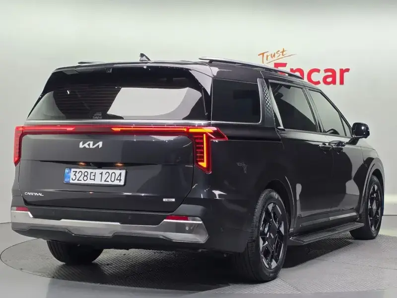 2025 Kia Carnival с пробегом 4 547 км