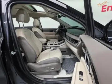 2025 Kia Carnival с пробегом 4 547 км