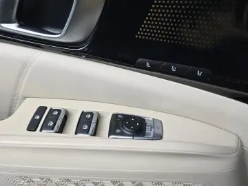 2025 Kia Carnival с пробегом 4 547 км