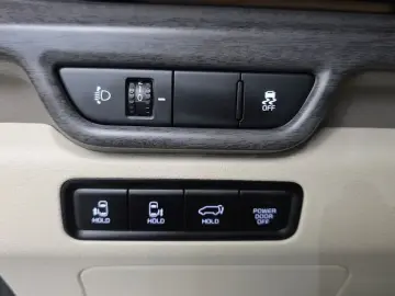 2025 Kia Carnival с пробегом 4 547 км