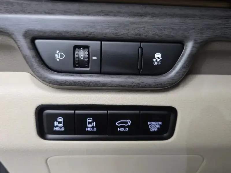 2025 Kia Carnival с пробегом 4 547 км