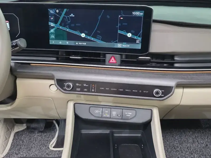 2025 Kia Carnival с пробегом 4 547 км