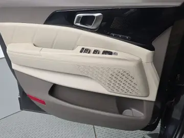 2025 Kia Carnival с пробегом 4 547 км