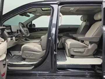 2025 Kia Carnival с пробегом 4 547 км