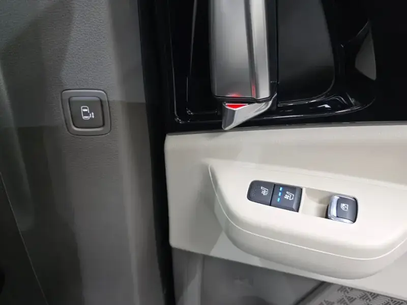 2025 Kia Carnival с пробегом 4 547 км