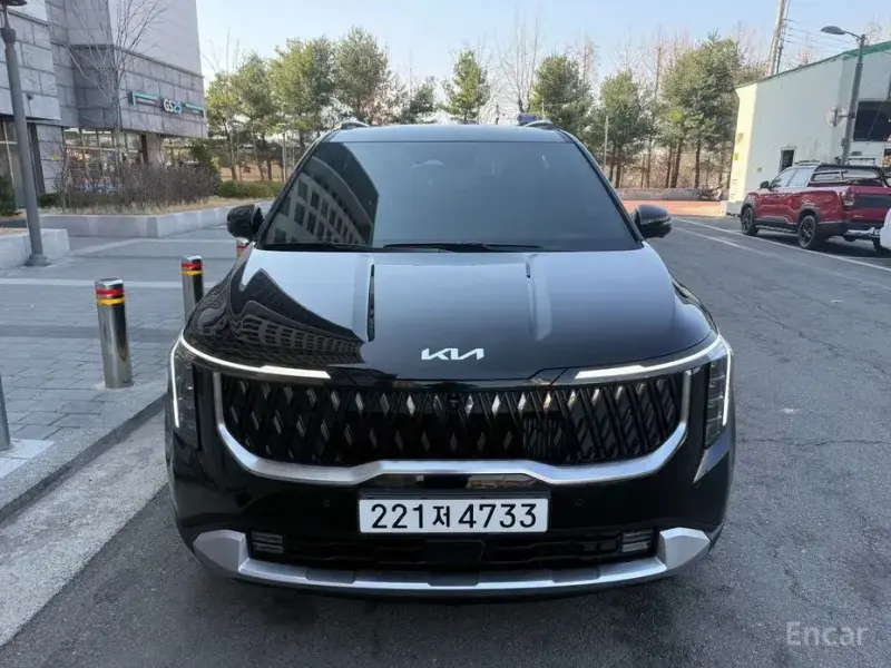 2025 Kia Carnival с пробегом 15 400 км