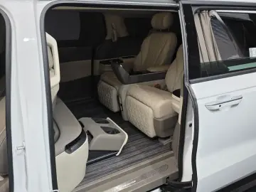 2024 Kia Carnival с пробегом 12 486 км