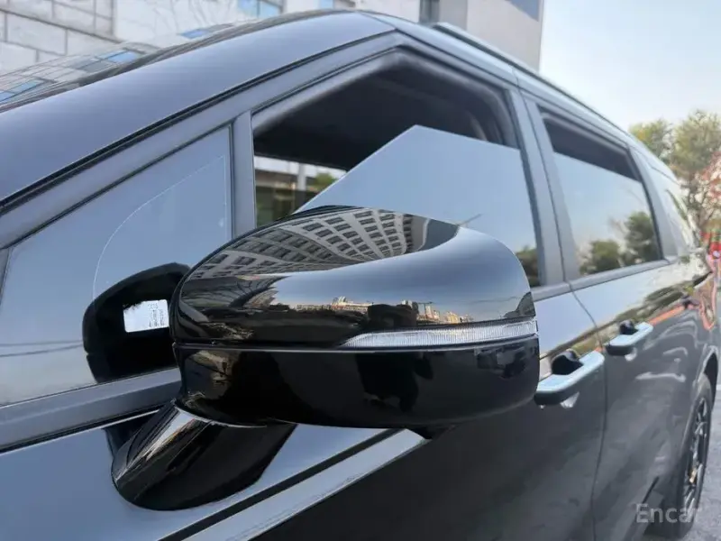 2025 Kia Carnival с пробегом 15 400 км