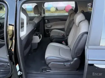 2025 Kia Carnival с пробегом 15 400 км