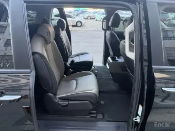2025 Kia Carnival с пробегом 15 400 км