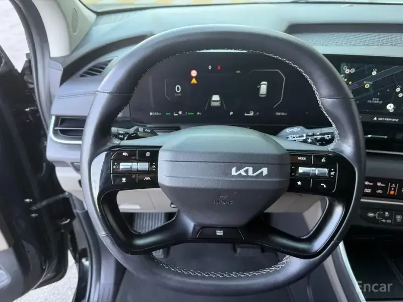 2025 Kia Carnival с пробегом 15 400 км
