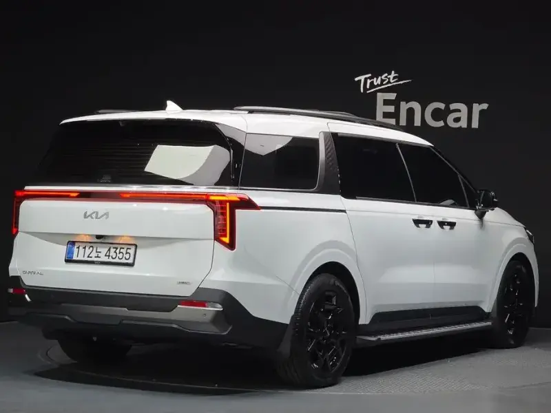 2025 Kia Carnival с пробегом 11 569 км