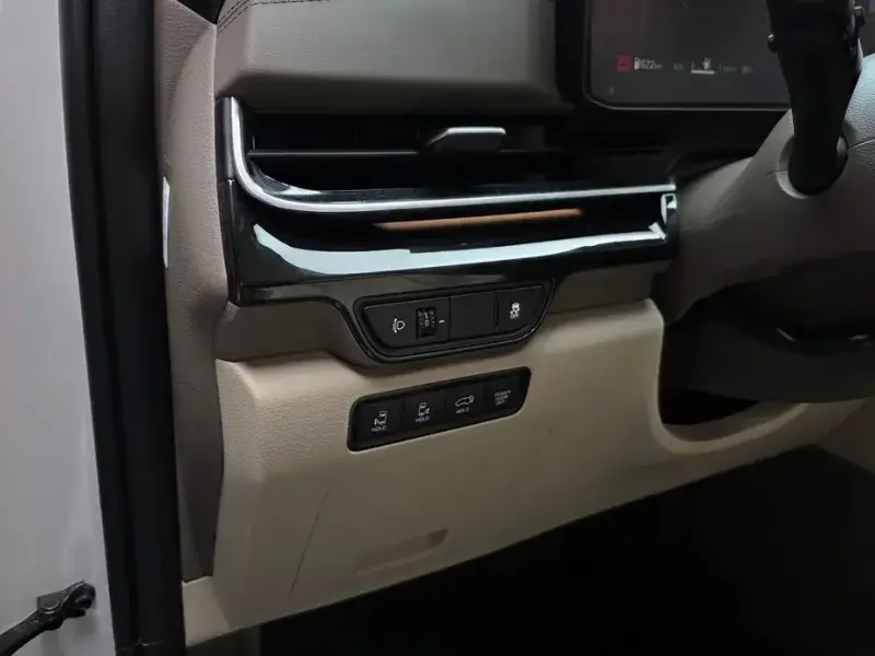 2025 Kia Carnival с пробегом 11 569 км