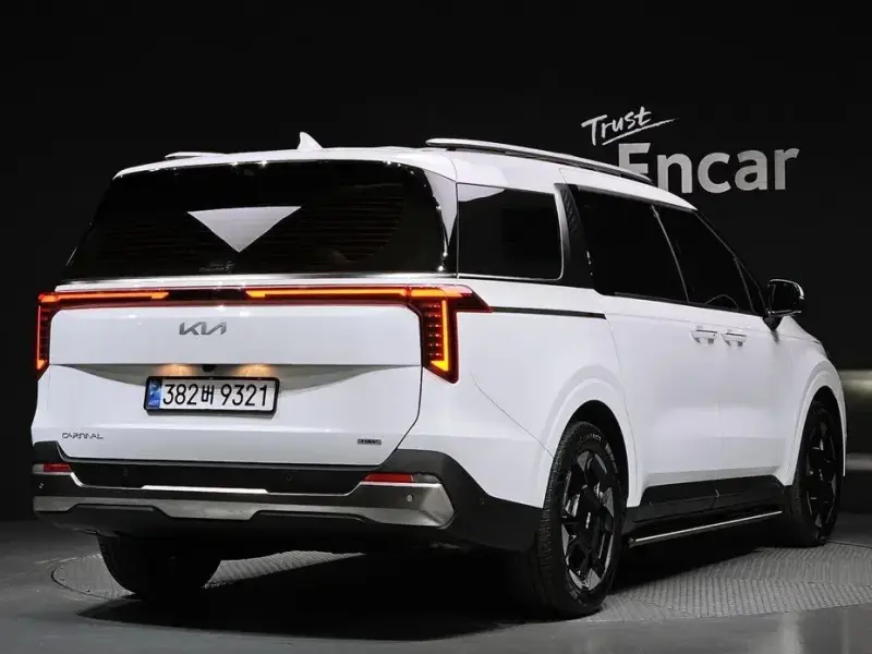 2025 Kia Carnival с пробегом 11 589 км