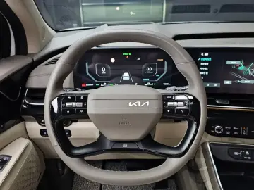 2025 Kia Carnival с пробегом 11 589 км