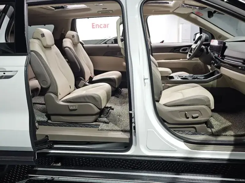 2025 Kia Carnival с пробегом 11 589 км