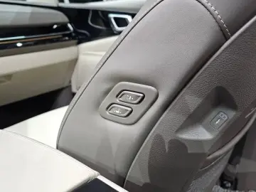 2025 Kia Carnival с пробегом 11 589 км
